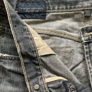 • banana republic jeans. (striaght leg) 32 x 32